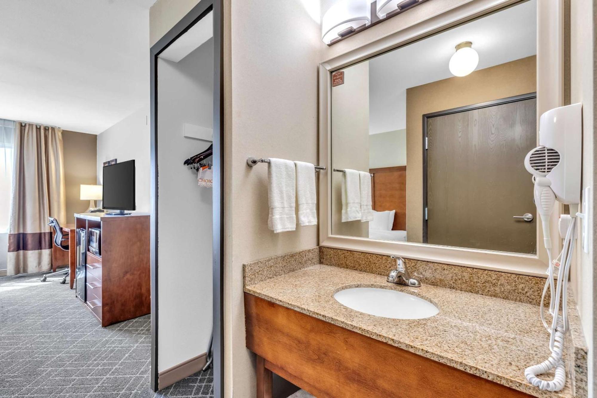 Comfort Inn Denver West Arvada Station Wheat Ridge Exterior photo