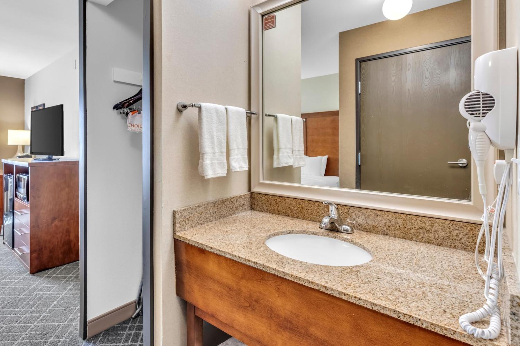 Comfort Inn Denver West Arvada Station Wheat Ridge Exterior photo